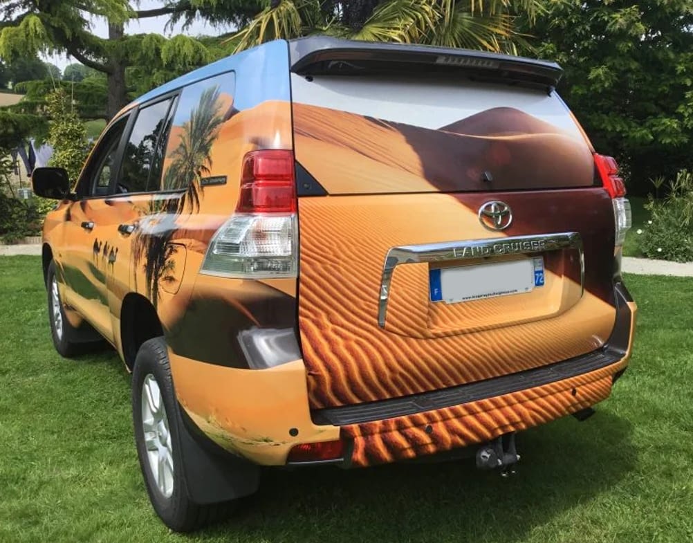 Toyota Land Cruiser en total covering personnalisé à Vitré