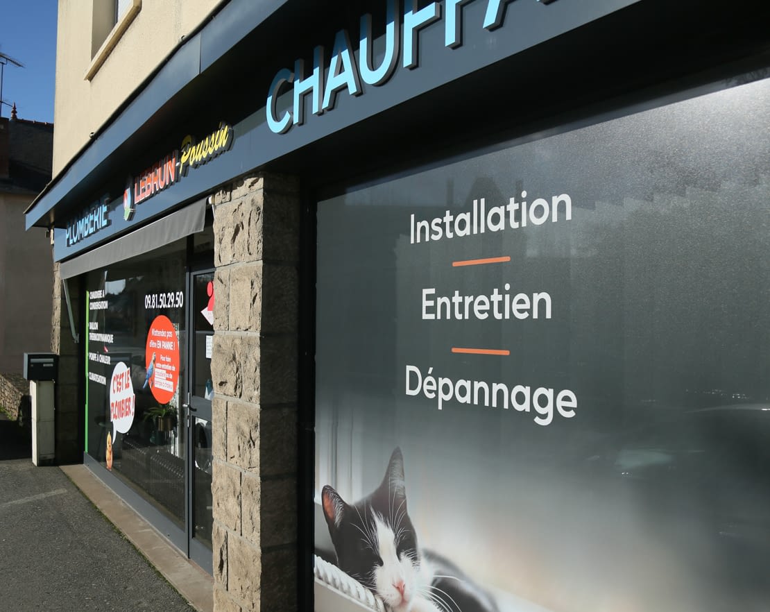 Vitrophanie de vitrine chauffagiste installation dépannage à Vitré