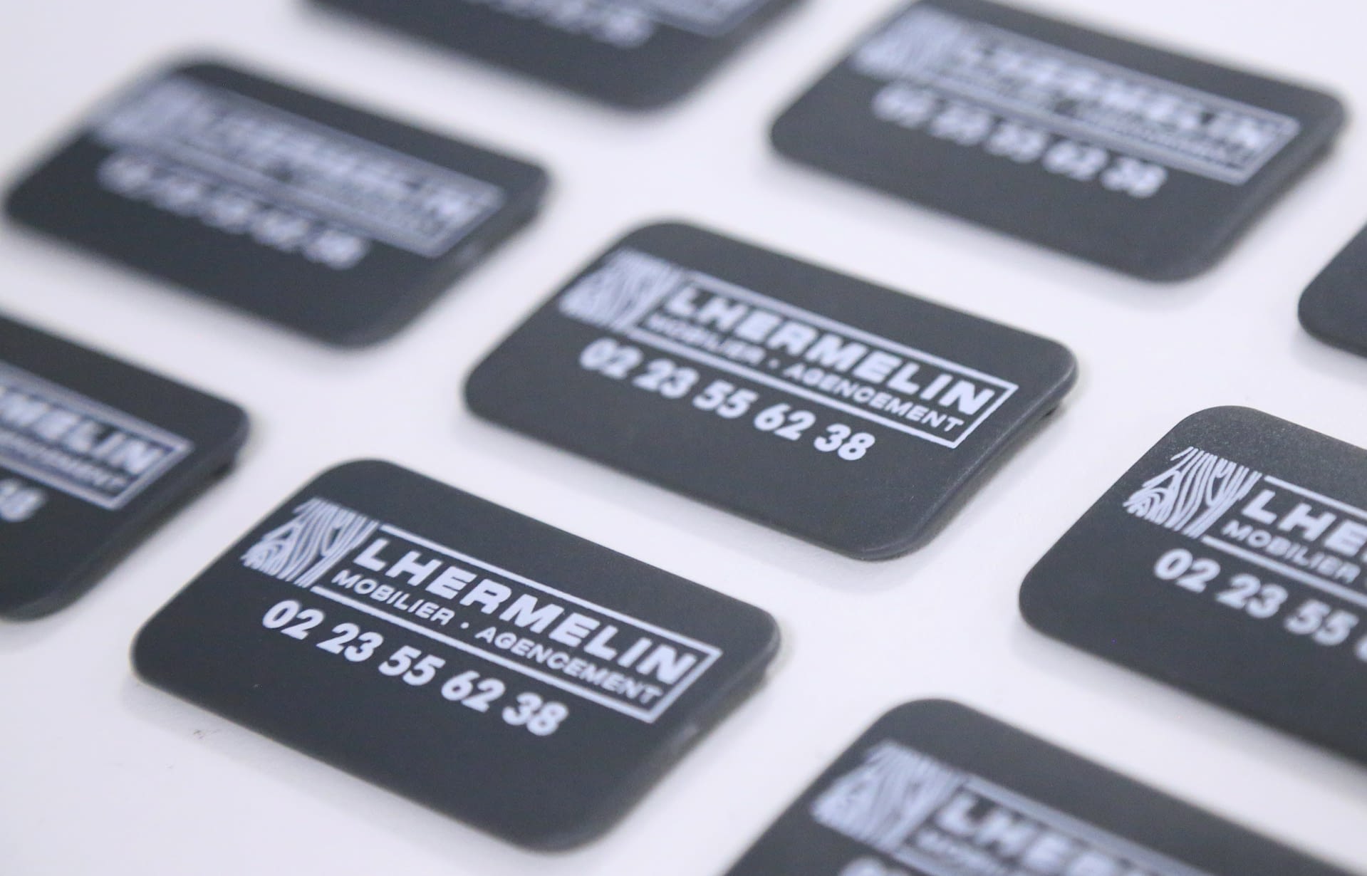 Plaques signalétiques marquées par sérigraphie pour Lhermelin