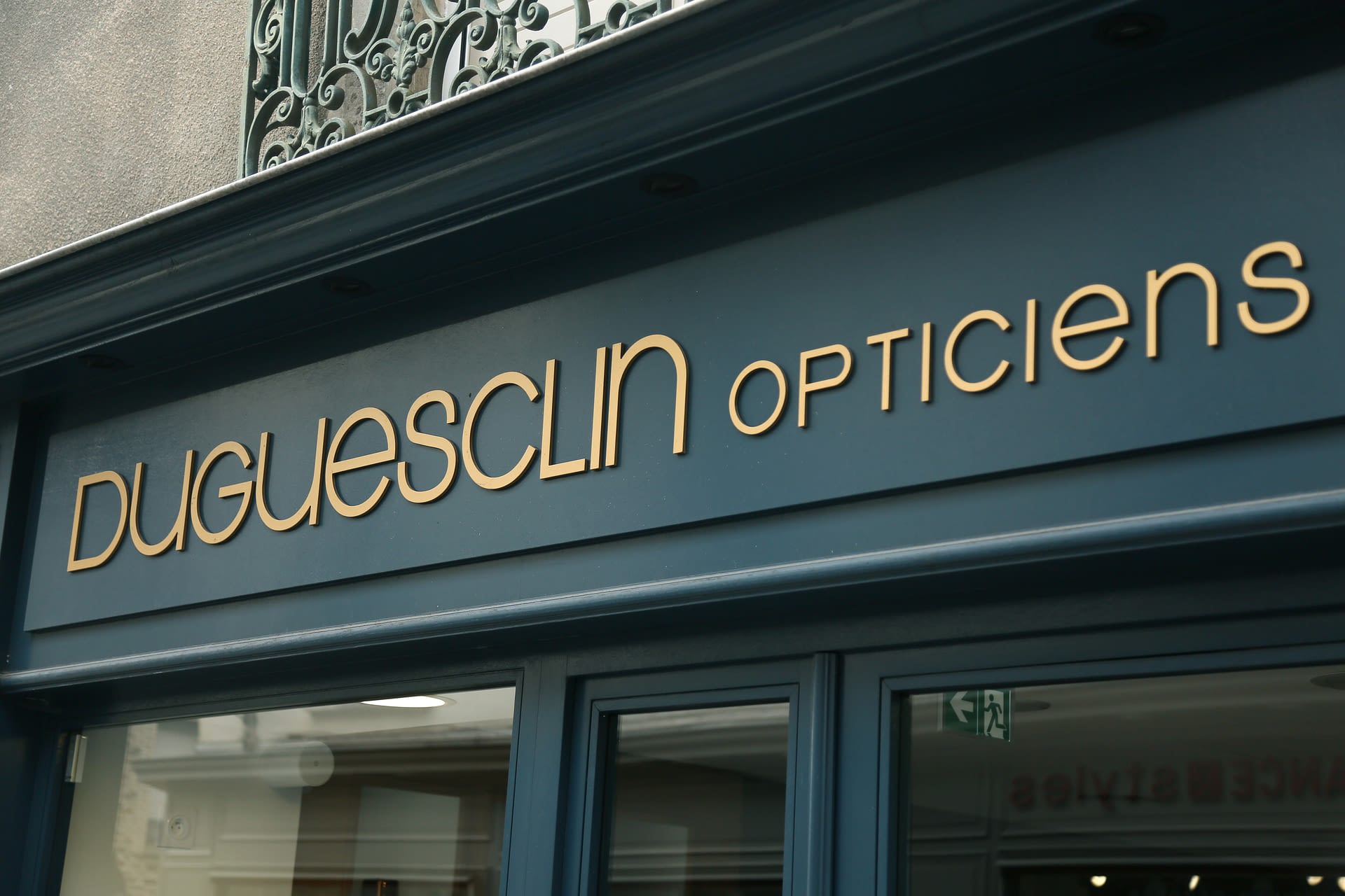 Enseigne de façade Duguesclin Opticiens à Vitré