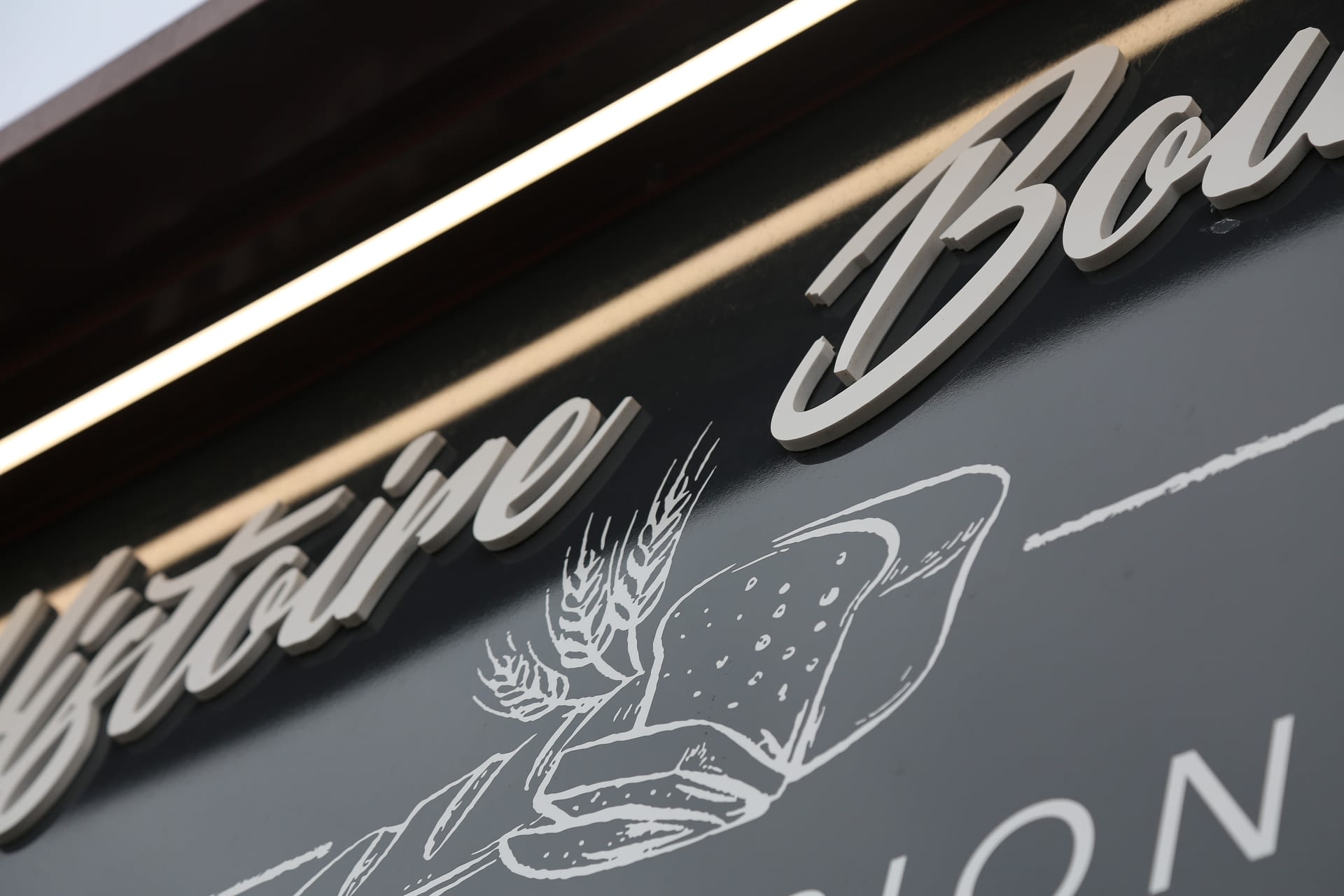 Enseigne en lettres relief de boulangerie fabriquée à Vitré