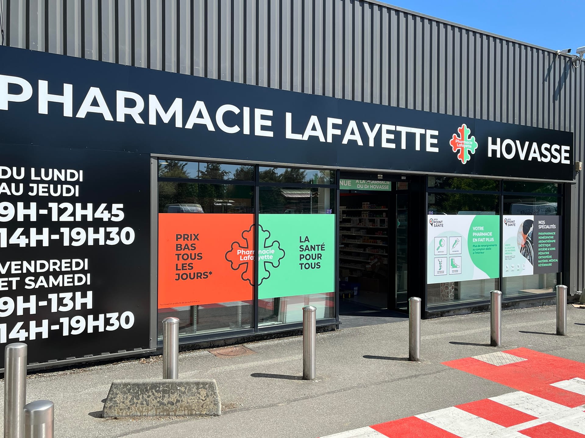 Vitrophanie de façade Pharmacie Lafayette posée à Vitré