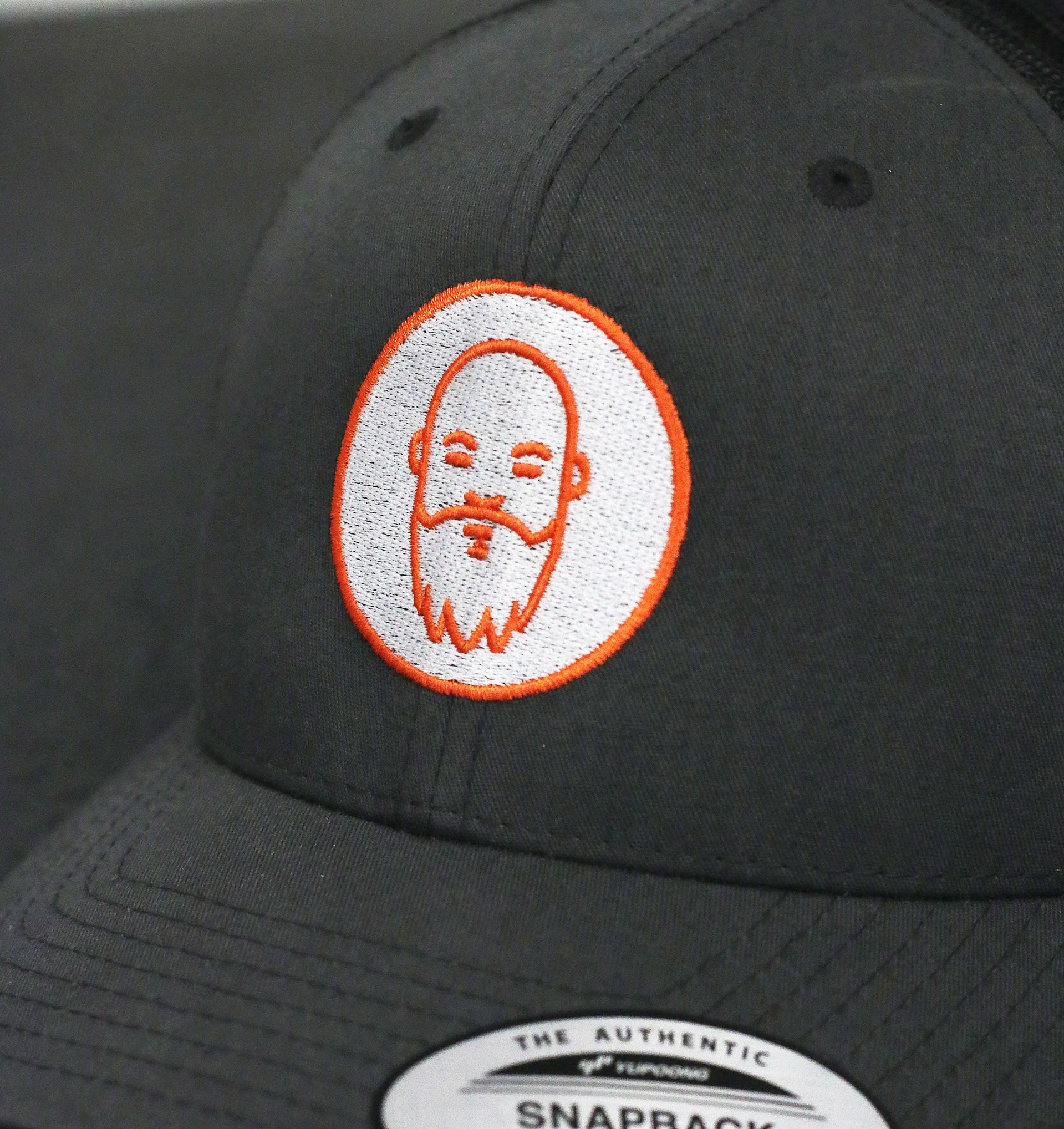 Casquette brodée logo personnalisé réalisée à Vitré