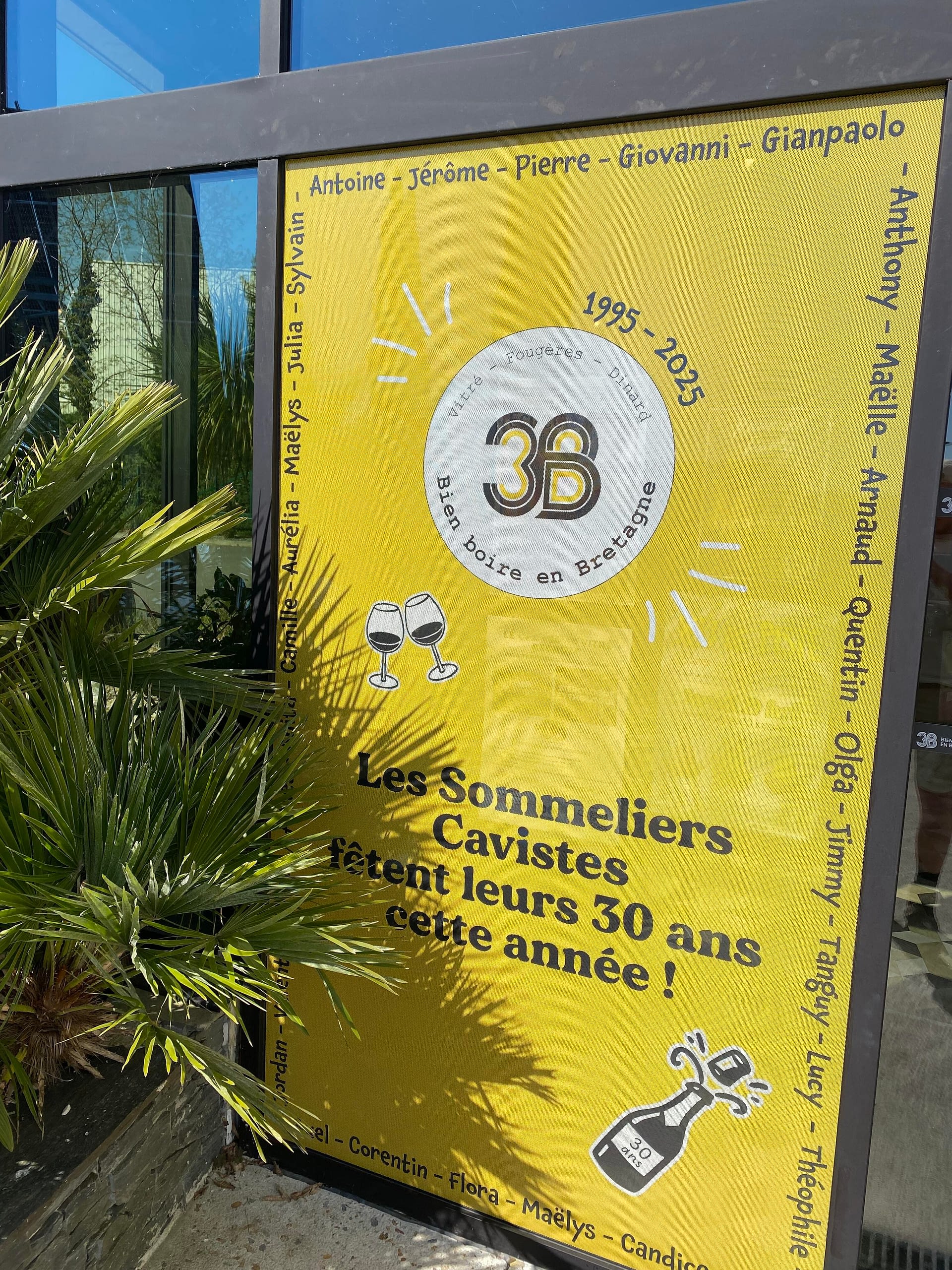 Vitrophanie Les Sommeliers Cavistes réalisée à Vitré