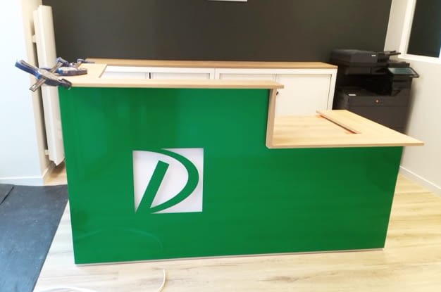 Panneau enseigne vert logo D fabriqué à Vitré