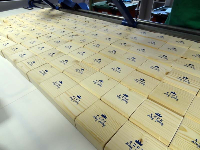 Coffrets en bois marqués en série par impression pour E2P