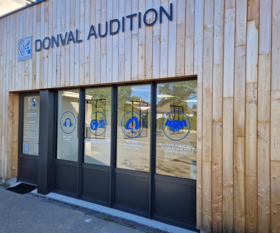 Habillage de vitrine Donval Audition audioprothésiste à Vitré